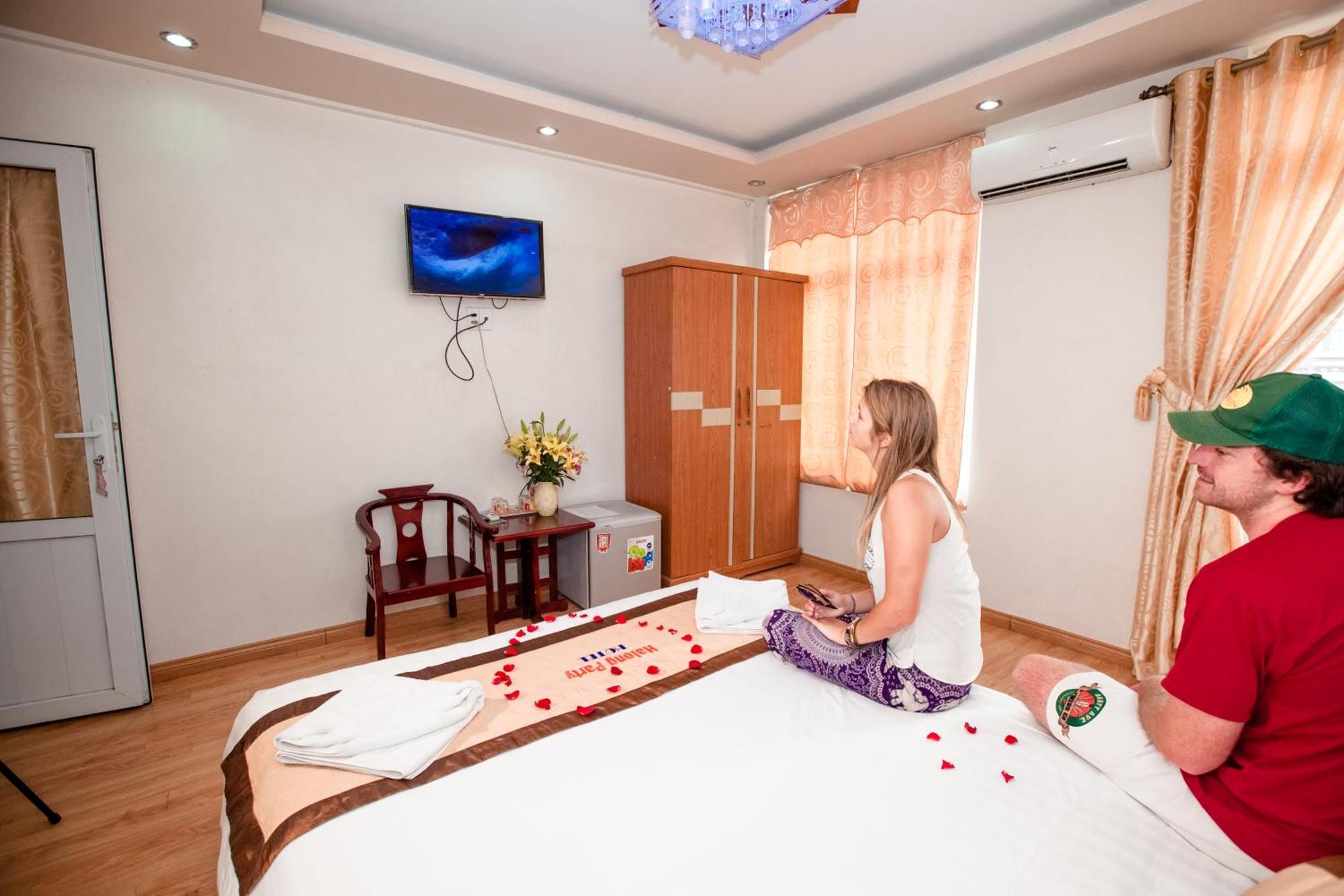 Halong Party Hostel 하롱 외부 사진